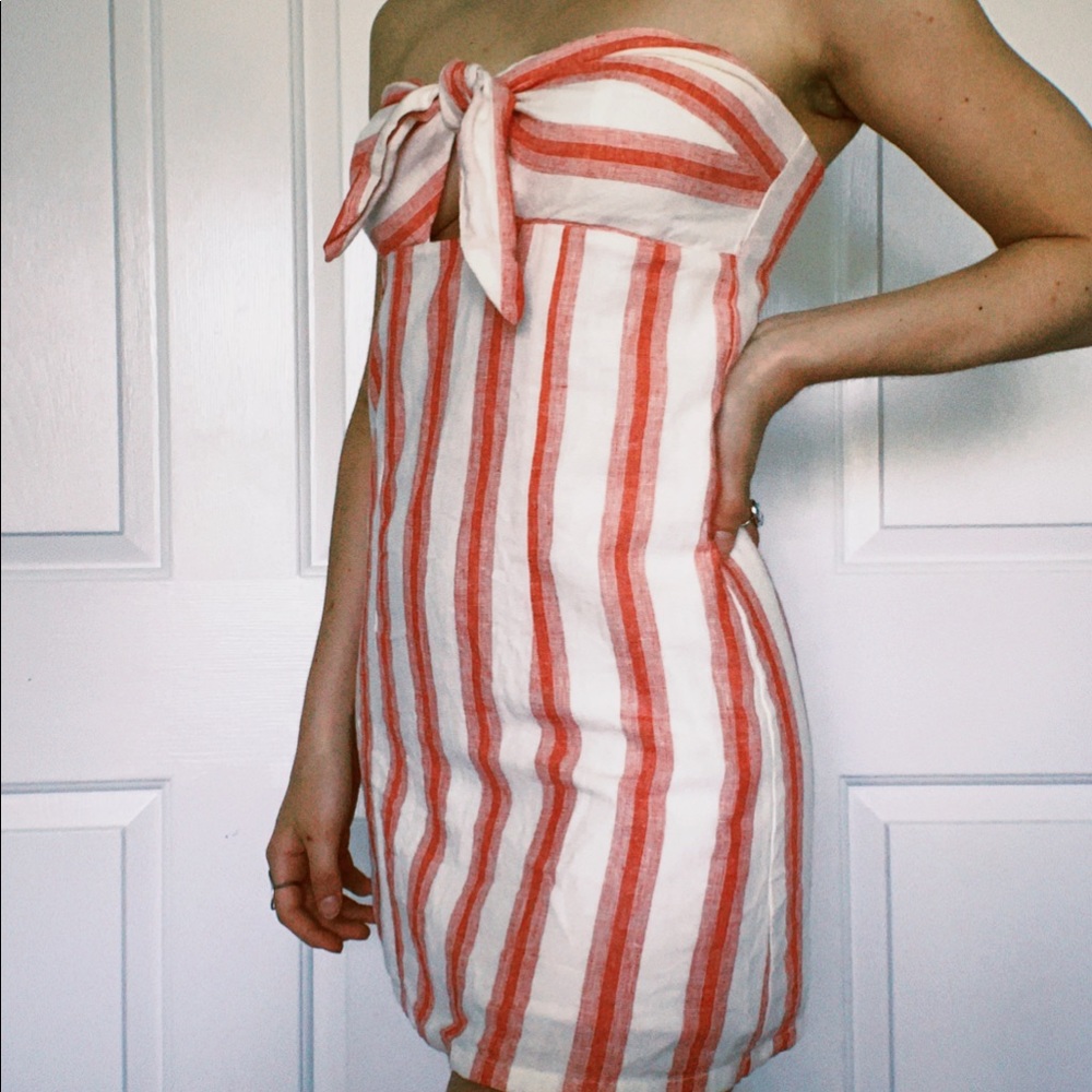 Mini Dress 🎀 - Picture 2 of 4